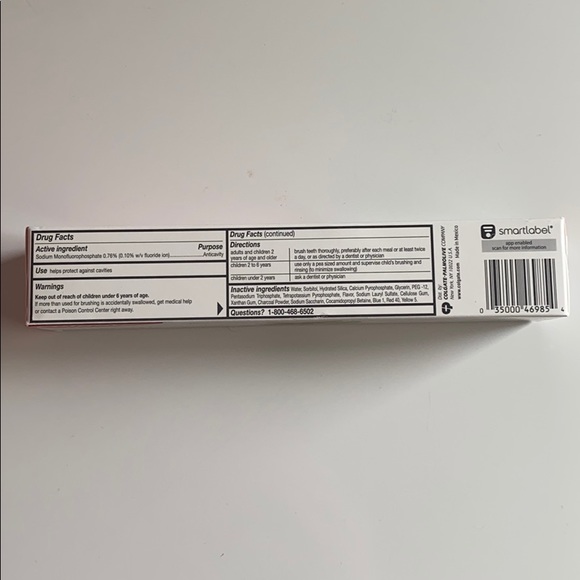 Colgate with charcoal (fresh mint) 4.6 oz💞 - Picture 2 of 3